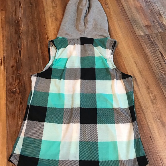 ♦️SOLD♦️Super cute shirt - Picture 4 of 5